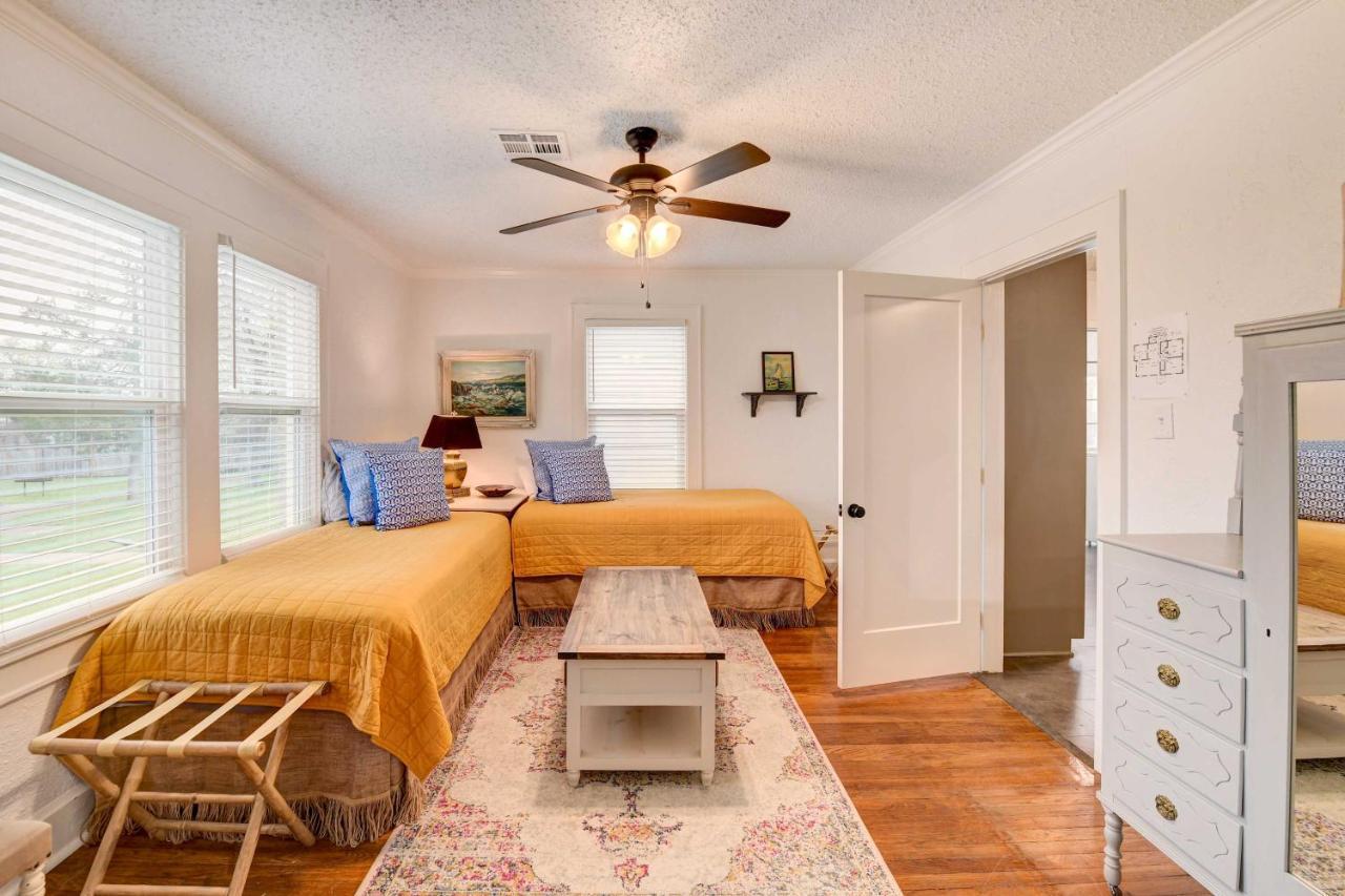 Waco Vacation Rental About 2 Mi To Magnolia Market! Bagian luar foto